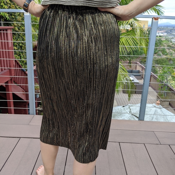 Forever 21 Black/Gold Skirt - Picture 2 of 4